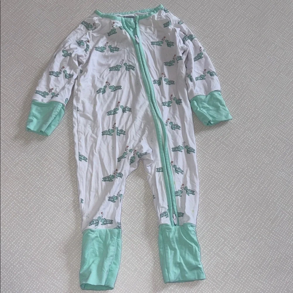 Coco moon Honu Kisses Turtle Print One Piece romper footie 6-9M